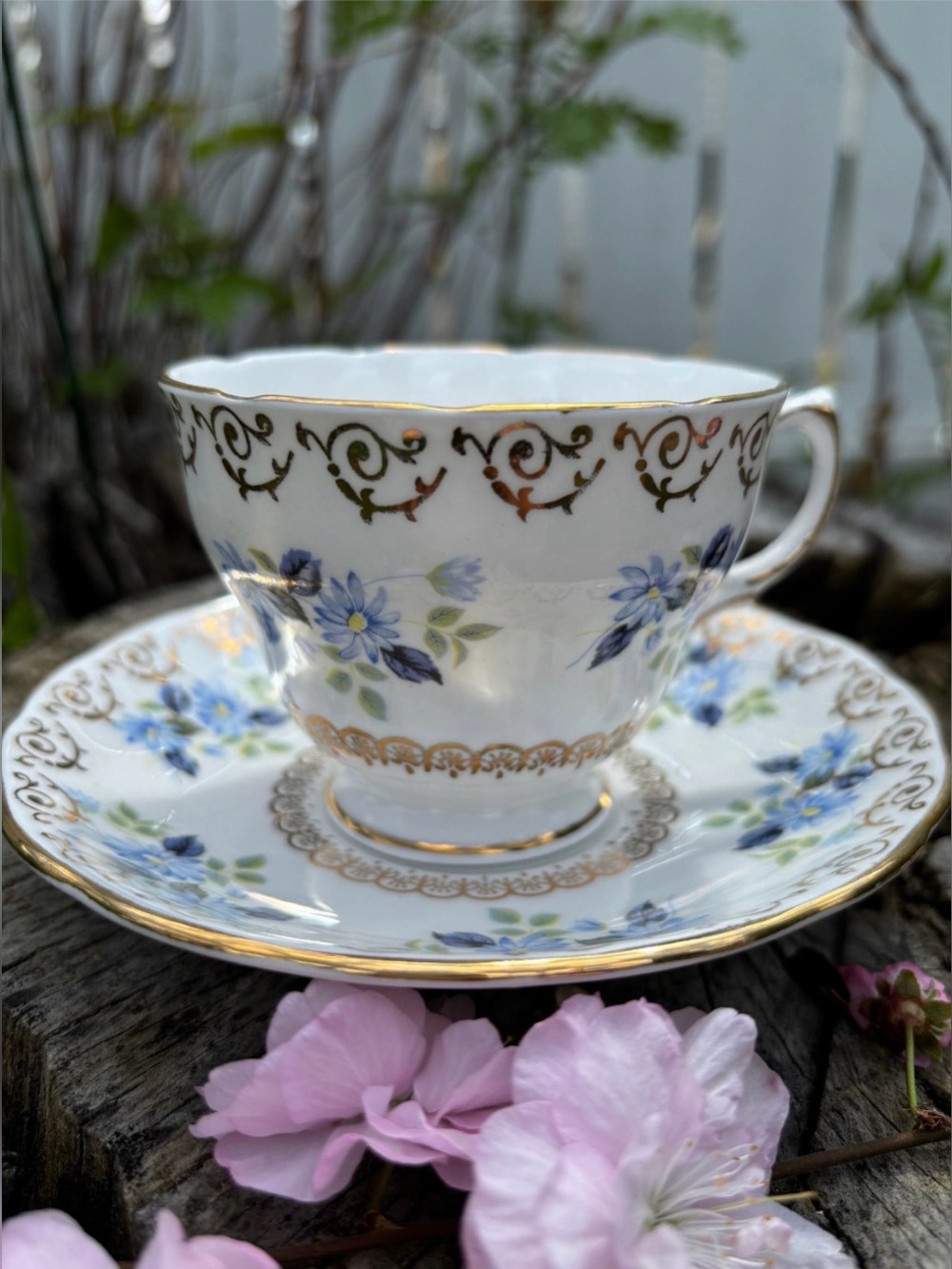 Vintage Colclough Bone China Teacup & Saucer Set 8246 Blue Daisy Gold Filigree